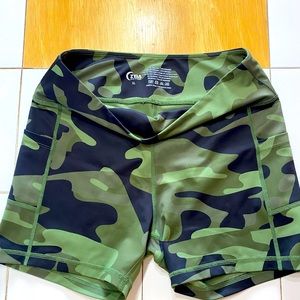 Zyia Camo shorts with pockets